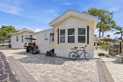 41-1674 University Pkwy, Sarasota, FL, 34243 | Card Image