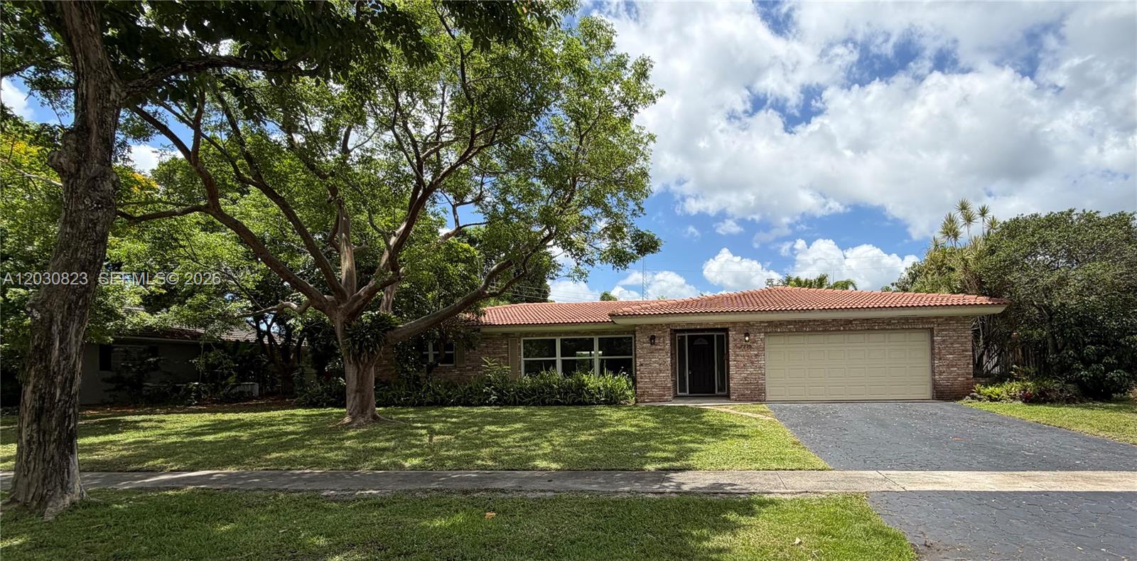 Residential in Plantation 4