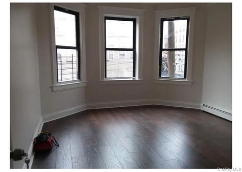 1l-11 Lawrence St, Yonkers, NY, 10705 | Card Image