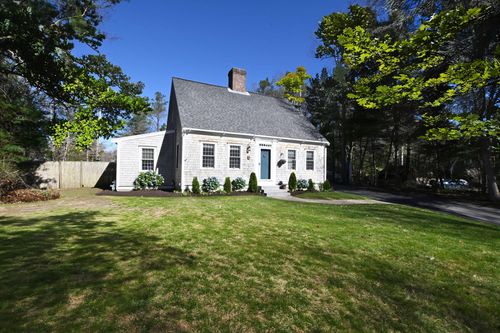 10 Hunters Trl, Sandwich, MA, 02563-2701 | Card Image