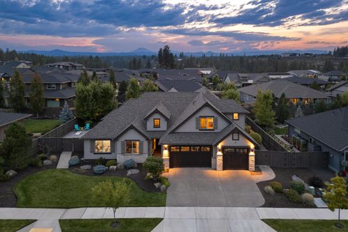 60869 Sw Headwaters Loop, Bend, OR, 97702-3464 | Card Image