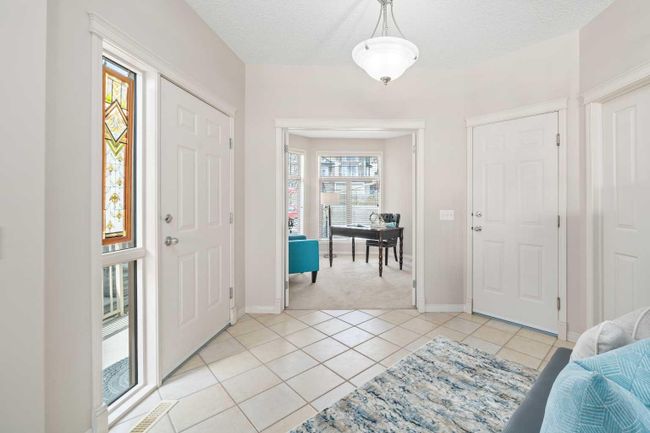 245 Springbank Terrace Sw, Home with 2 bedrooms, 2 bathrooms and 4 parking in Calgary AB | Image 17