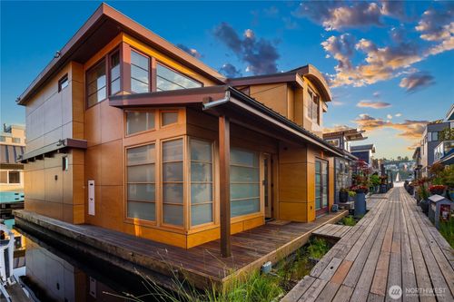 slip-l-2339 Fairview Ave E, Seattle, WA, 98102-3363 | Card Image