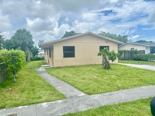 2951 Nw 8th St, Pompano Beach, FL, 33069-2171 | Card Image