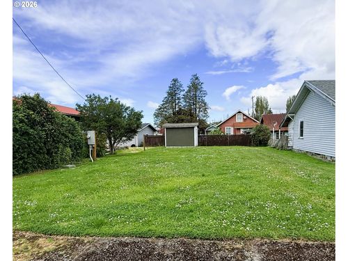 727 Myrtle Ave, Reedsport, OR, 97467-1444 | Card Image