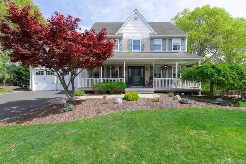 2 Crystal Ct, Smithtown, NY, 11787-3890 | Card Image