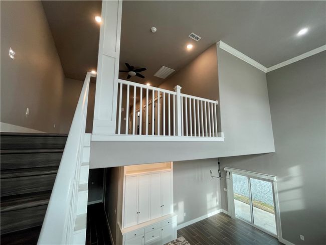 Bonus area at top of staircase | Image 33