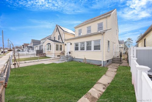 200 Princeton St, Hempstead, NY, 11550-2725 | Card Image