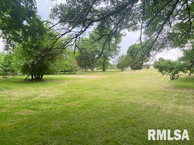 1072 Creal Springs Rd, House other with 2 bedrooms, 2 bathrooms and null parking in Creal Springs IL | Image 14