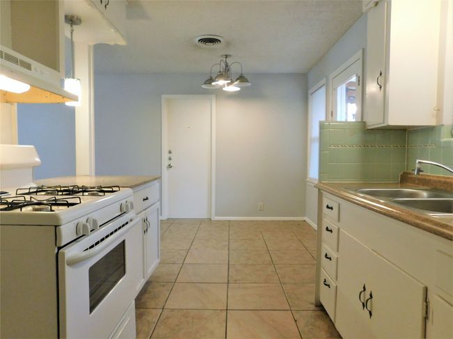 2006 Shawnee St, House other with 3 bedrooms, 2 bathrooms and null parking in Denton TX | Image 8
