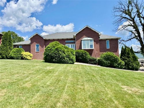 365 Saratoga Dr, Uniontown, PA, 15401-5645 | Card Image