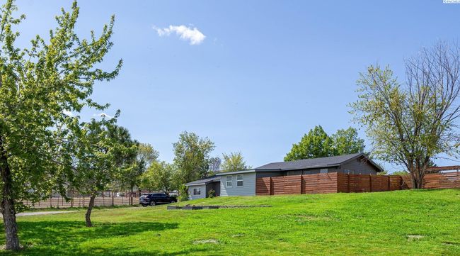 39304 N Olson Pr Nw, Home with 2 bedrooms, 1 bathrooms and null parking in Benton City WA | Image 4