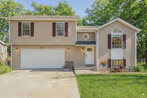 237 Robin Hood Dr, Junction City, KS, 66441-9773 | Card Image