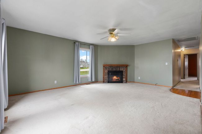 1212 Hilltop Blvd, House other with 3 bedrooms, 2 bathrooms and 1 parking in Mchenry IL | Image 4