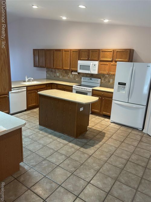 830 Crystal Ln, Marysville, MI, 48040-1574 | Card Image