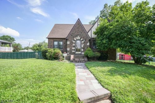154 W Clay Ave, Roselle Park, NJ, 07204-1908 | Card Image