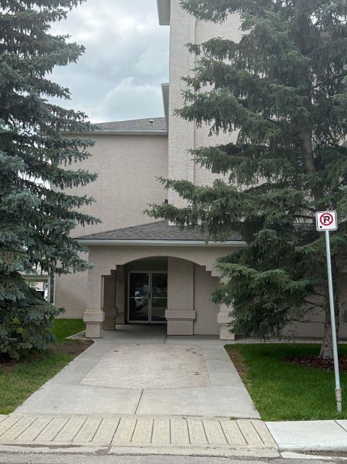 205-7 Lineham Avenue, Okotoks, AB, T1S1Z2 | Card Image