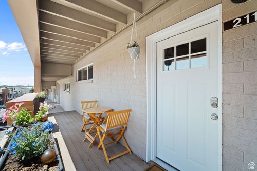 apt-211-650 N 300 W, Salt Lake City, UT, 84103-1366 | Card Image
