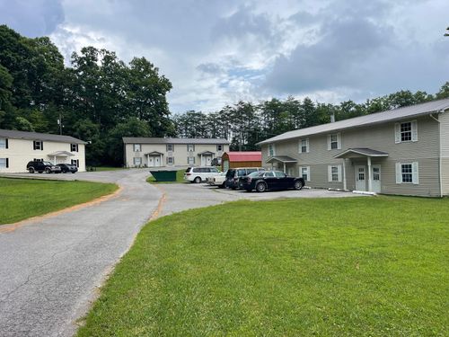 90 Emily Dr, Calvin, KY, 40813-8981 | Card Image