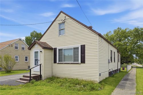 80 Helen St, Cheektowaga, NY, 14206-2617 | Card Image