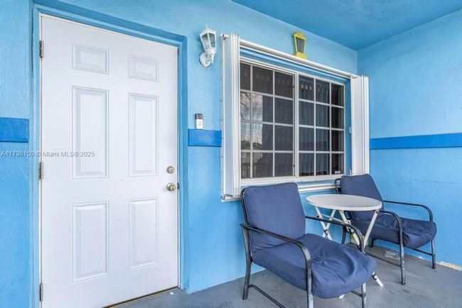 5320 Sw 18 Th St, House other with 3 bedrooms, 1 bathrooms and null parking in West Park FL | Image 4