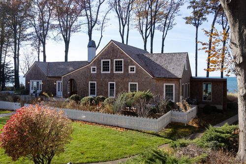 2526 Lakeshore Dr, Fennville, MI, 49408-9622 | Card Image