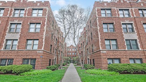 3w-4523.5 Drexel Blvd, Chicago, IL, 60653 | Card Image