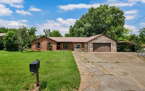 777 Helton Dr, Clarksville, TN, 37042-3768 | Card Image