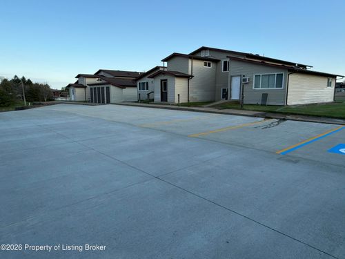 712 5th Ave Sw, Dickinson, ND, 58601-5871 | Card Image