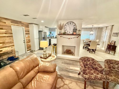 1674 W Morton Ave, Porterville, CA, 93257-2826 | Card Image