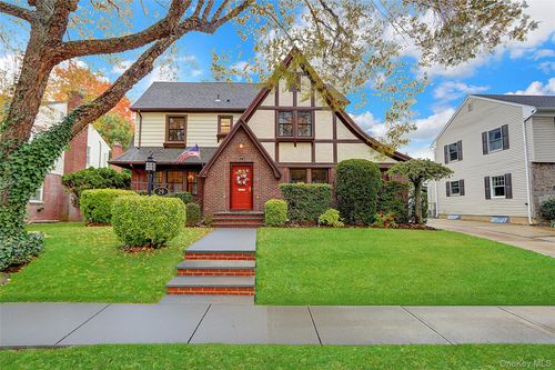 29 Brixton Rd, Garden City, NY, 11530-4221 | Card Image