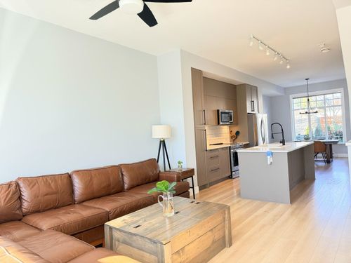 43-3552 Victoria Dr, Coquitlam, BC, V3E0N7 | Card Image