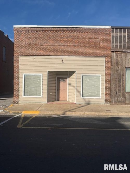 110 W Market St, Christopher, IL, 62822-1222 | Card Image