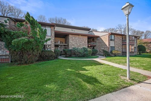 e-72 Overlook Way, Manalapan, NJ, 07726-2172 | Card Image