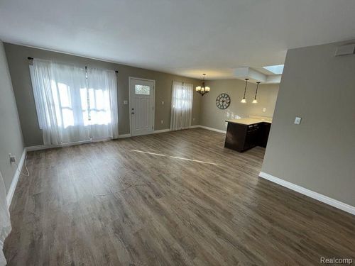 15518 Dixie, Redford, MI, 48239-3602 | Card Image