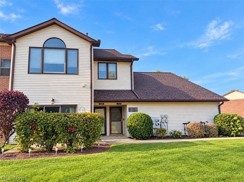 7190 Village Dr, Concord Township, OH, 44060-6571 | Card Image