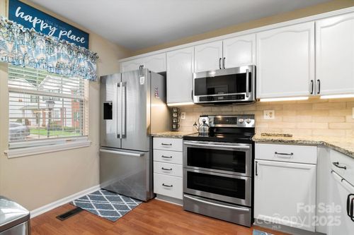 2826 Hosta Dr, Charlotte, NC, 28269-3052 | Card Image