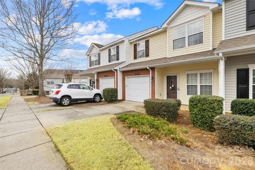 15558 Stronvar House Ln, Charlotte, NC, 28277-3196 | Card Image