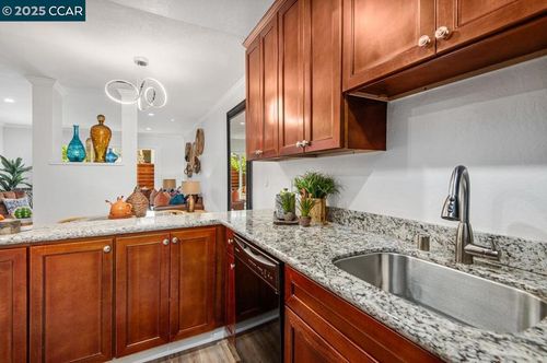apt-197-2742 Oak Rd, Walnut Creek, CA, 94597-2834 | Card Image