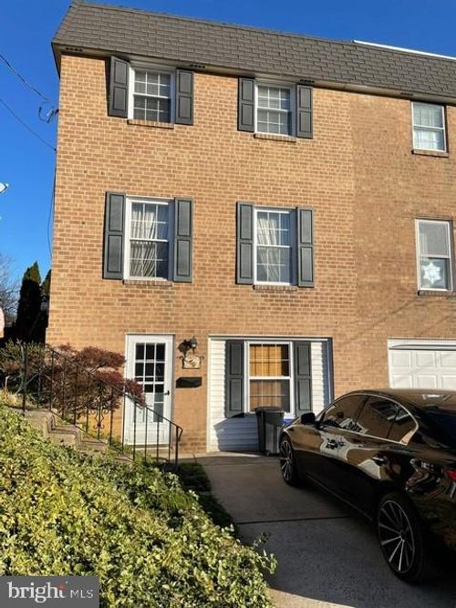 a-2813 Walnut Hill St, PHILADELPHIA, PA, 19152-1504 | Card Image