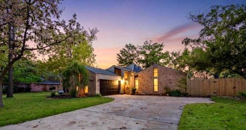 220 Any Way St, Lake Jackson, TX, 77566-4168 | Card Image