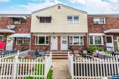 34 Waldo Ave, Jersey City, NJ, 07306-1439 | Card Image
