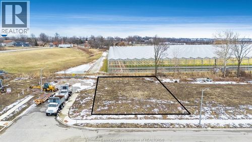 1876 Molise Blvd, Kingsville, ON, N9Y0G5 | Card Image