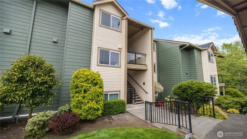 c303-3008 N Narrows Dr, Tacoma, WA, 98407-1577 | Card Image