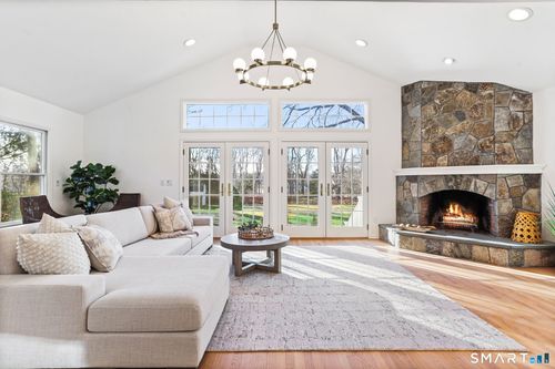 86 Maple Ave S, Westport, CT, 06880-6338 | Card Image