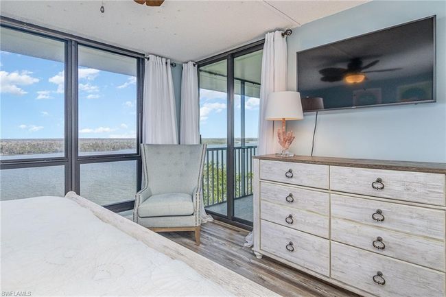 OWNER'S SUITE SHOWING DIRECT LANAI ACCESS | Image 14