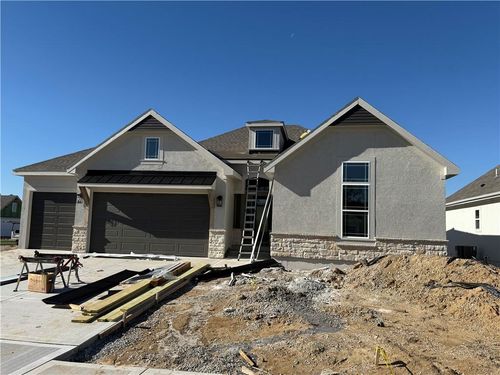 7040 Nw Forest Lakes Dr, Parkville, MO, 64152-1169 | Card Image