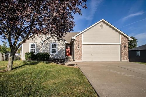 725 Sw Tisha Ln, Grain Valley, MO, 64029-8010 | Card Image