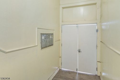 68 Mill St, Belleville, NJ, 07109-3053 | Card Image