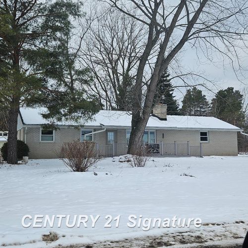 8981 Highland Dr, Freeland, MI, 48623-8717 | Card Image